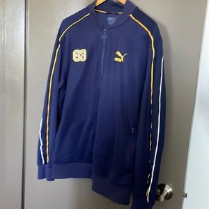 Gently used Puma zip up it’s true to size or a tad smaller size XL non smoking